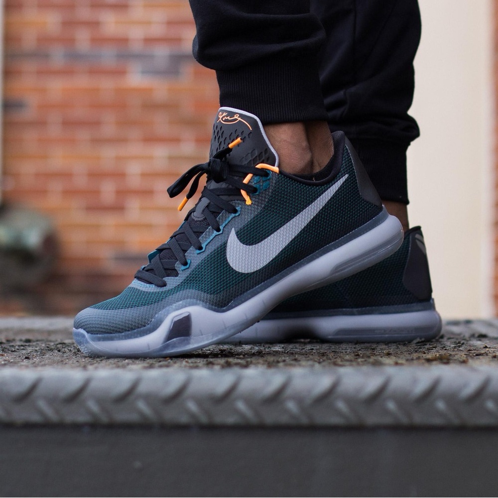 NIKE KOBE 10 FLIGHT